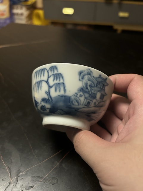 古玩陶瓷樓臺亭閣山水垂釣圖青花杯真品鑒賞圖