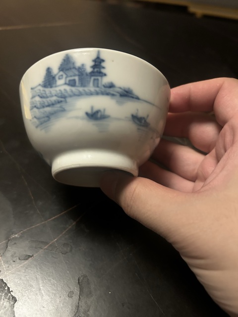 古玩陶瓷樓臺亭閣山水垂釣圖青花杯真品鑒賞圖