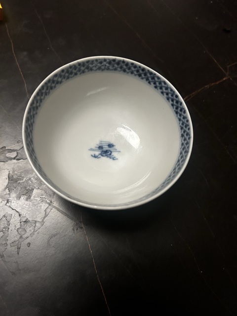古玩陶瓷樓臺亭閣山水垂釣圖青花杯真品鑒賞圖