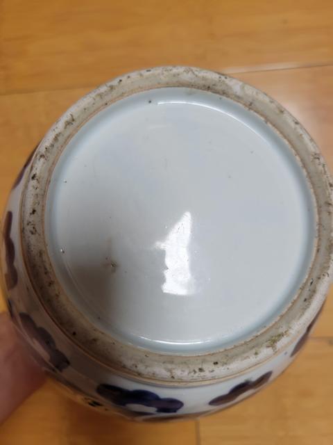 古玩陶瓷花卉紋青花罐真品鑒賞圖