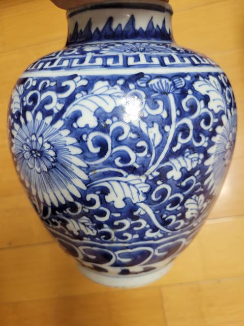 古玩陶瓷花卉紋青花罐真品鑒賞圖