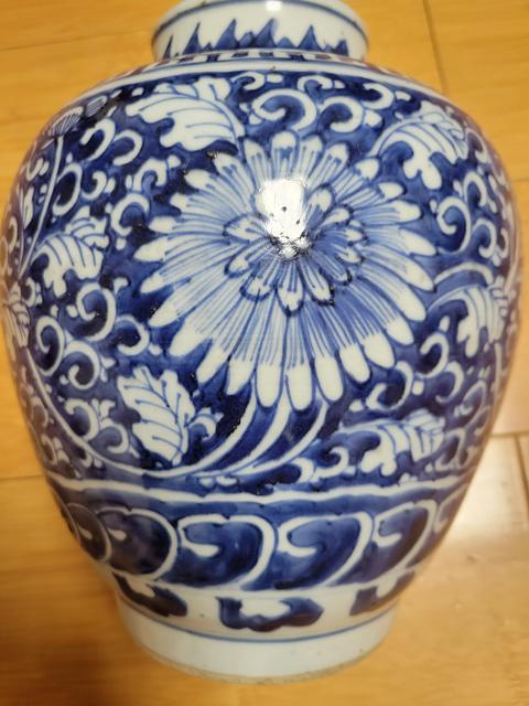 古玩陶瓷花卉紋青花罐真品鑒賞圖