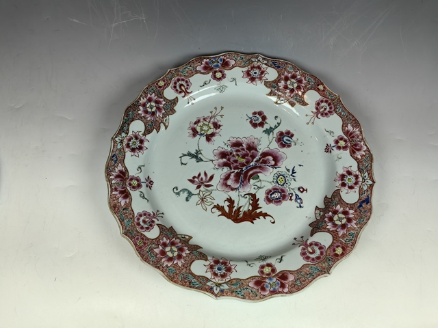 古玩陶瓷雍正牡丹花卉紋粉彩花口賞盤真品鑒賞圖