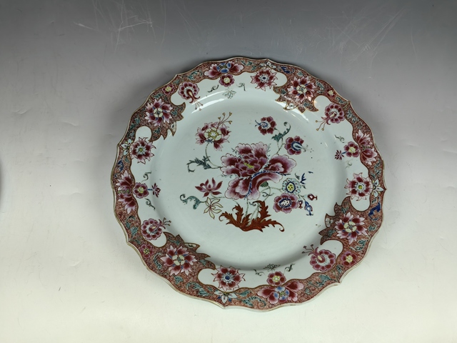 古玩陶瓷雍正牡丹花卉紋粉彩花口賞盤真品鑒賞圖