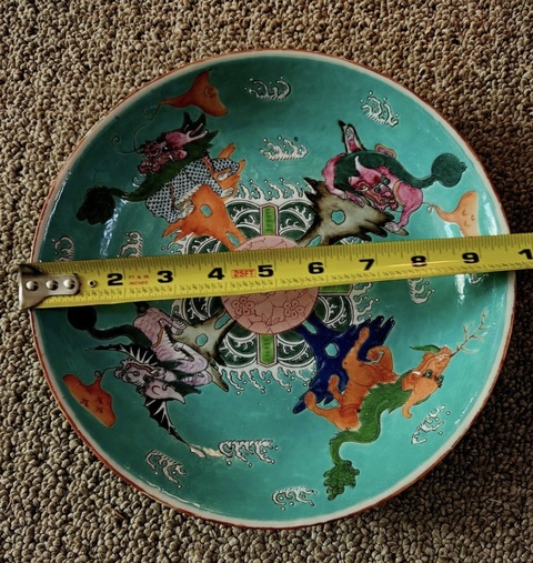古玩陶瓷瑞獸紋粉彩盤真品鑒賞圖