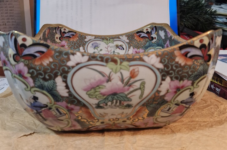 古玩陶瓷人物紋八方碗真品鑒賞圖