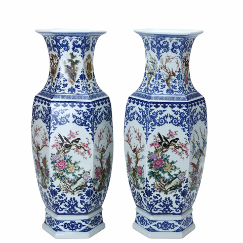 古玩陶瓷青花粉彩花鳥紋六方瓶真品鑒賞圖