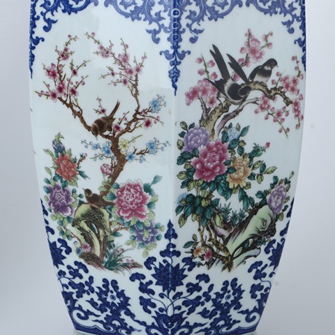 古玩陶瓷青花粉彩花鳥紋六方瓶真品鑒賞圖