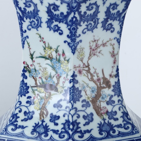 古玩陶瓷青花粉彩花鳥紋六方瓶真品鑒賞圖