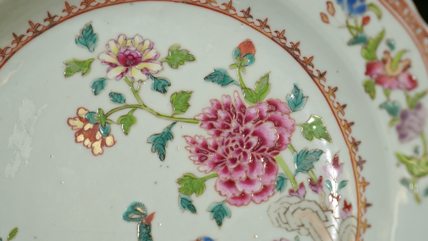 古玩陶瓷雍正粉彩盤真品鑒賞圖