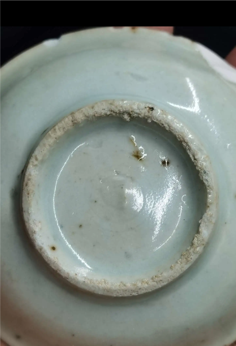 古玩陶瓷明代晚期青花花蝶紋盤真品鑒賞圖