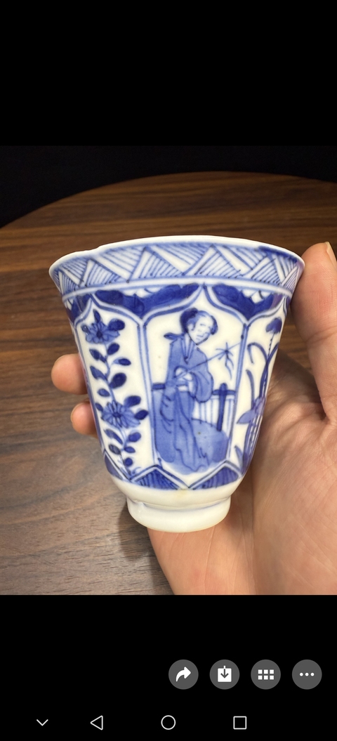 古玩陶瓷仕女花卉紋青花杯真品鑒賞圖