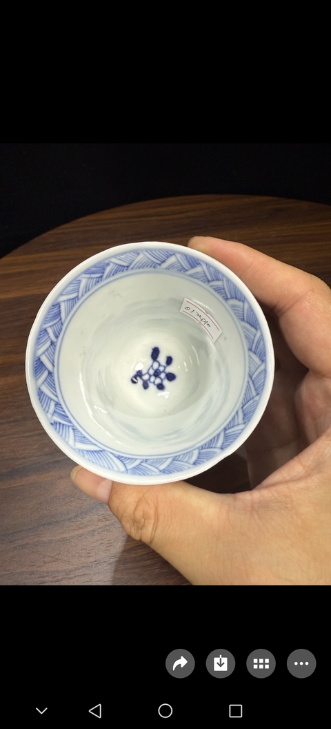 古玩陶瓷仕女花卉紋青花杯真品鑒賞圖
