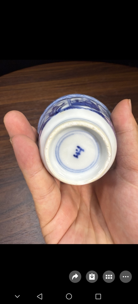 古玩陶瓷仕女花卉紋青花杯真品鑒賞圖