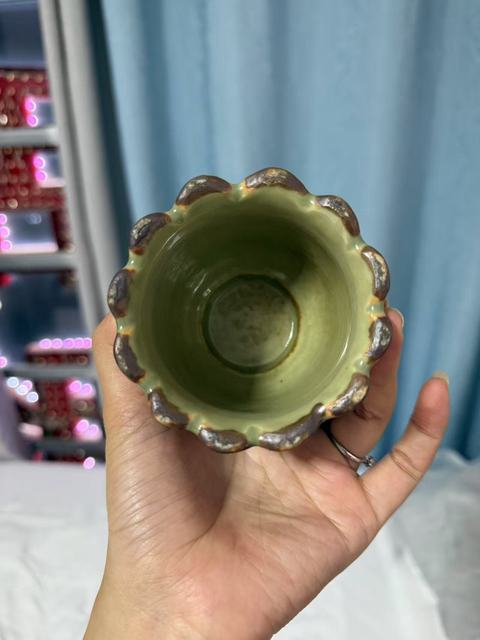 古玩陶瓷豆青釉暗刻花卉紋鐘真品鑒賞圖