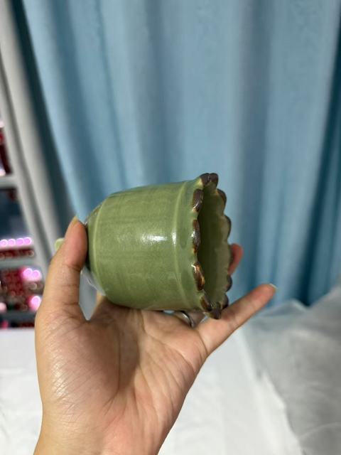 古玩陶瓷豆青釉暗刻花卉紋鐘真品鑒賞圖