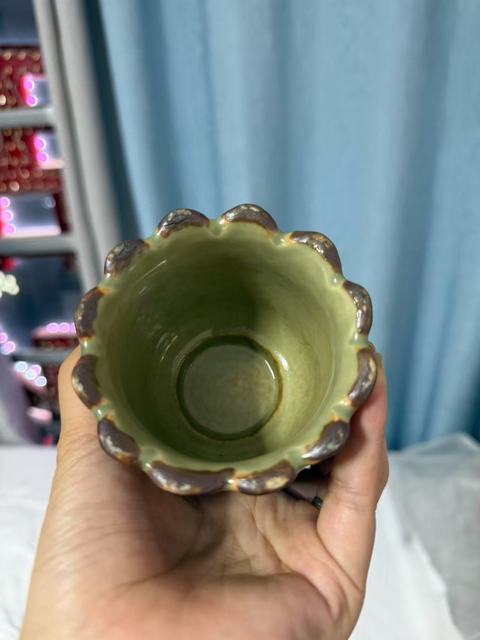 古玩陶瓷豆青釉暗刻花卉紋鐘真品鑒賞圖