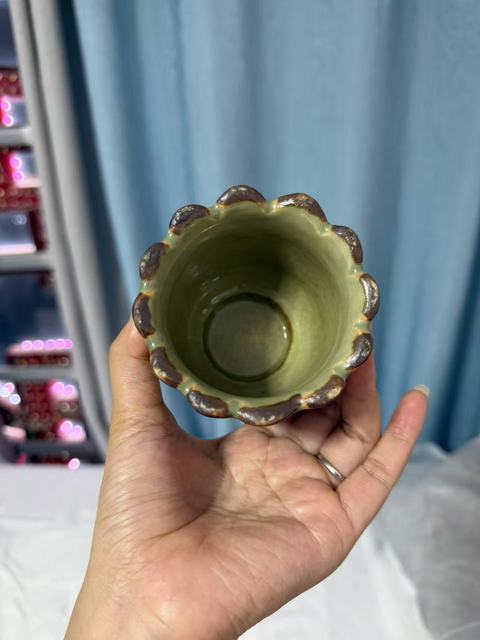 古玩陶瓷豆青釉暗刻花卉紋鐘真品鑒賞圖
