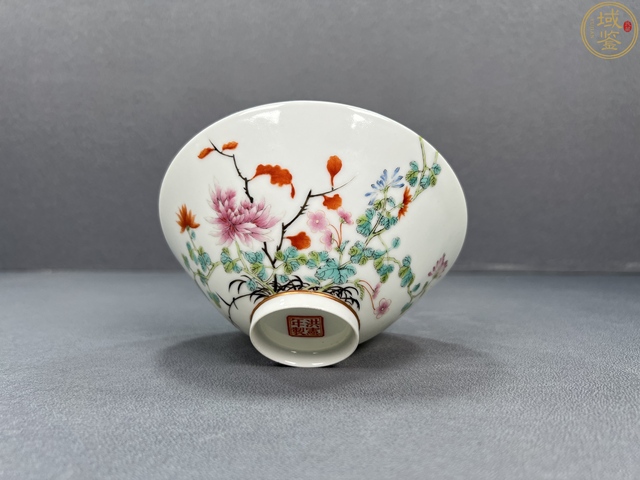 古玩陶瓷粉彩花卉碗真品鑒賞圖