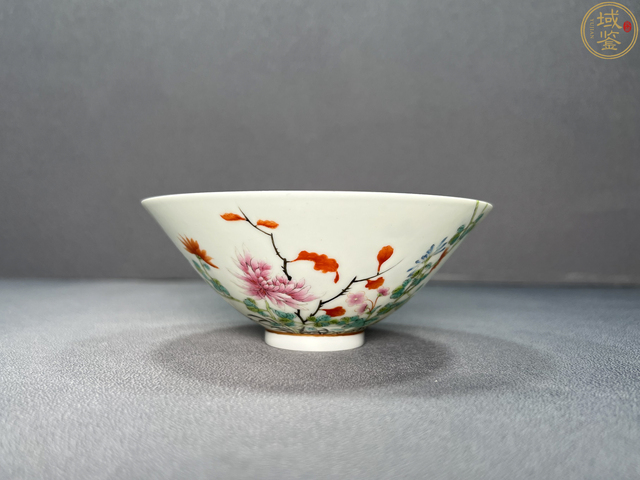 古玩陶瓷粉彩花卉碗真品鑒賞圖