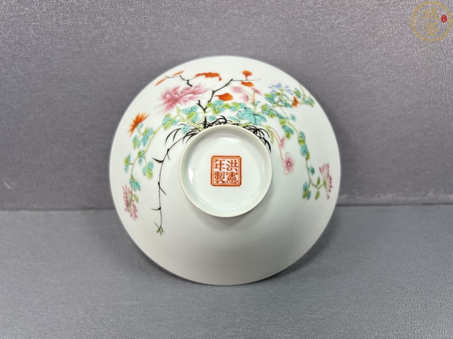 古玩陶瓷粉彩花卉碗真品鑒賞圖