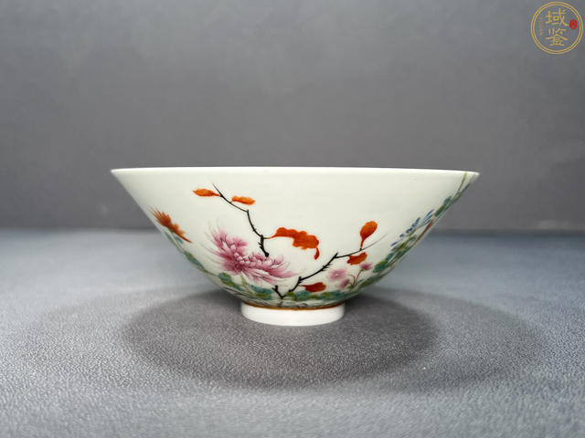 古玩陶瓷粉彩花卉碗真品鑒賞圖