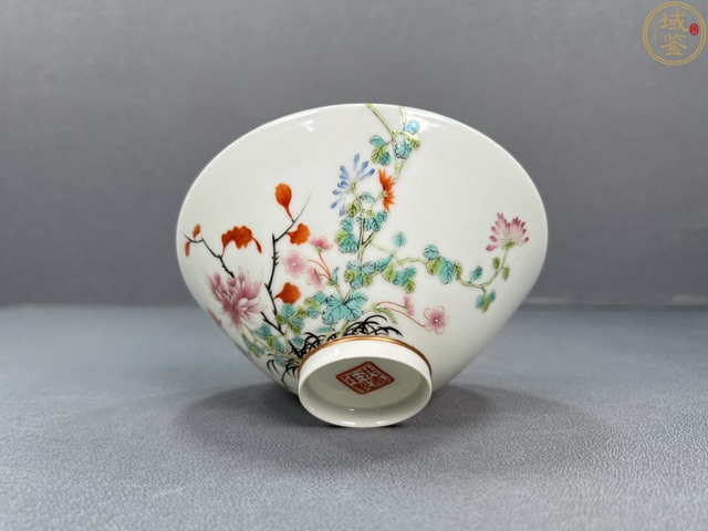 古玩陶瓷粉彩花卉碗真品鑒賞圖