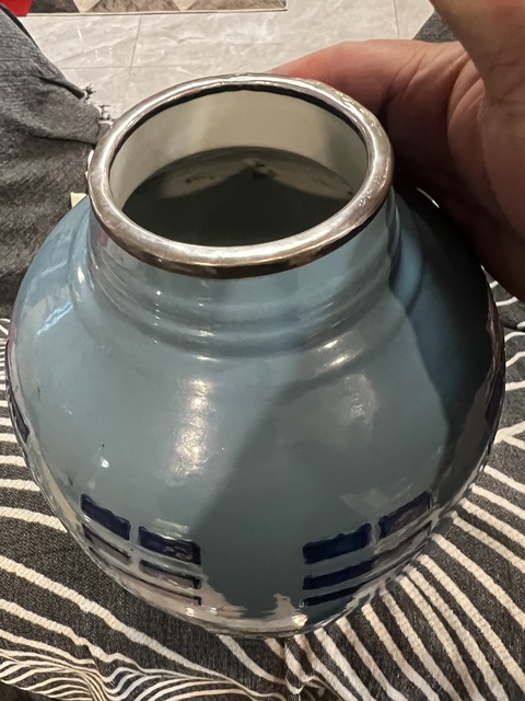 古玩陶瓷清晚期天藍釉太極八卦紋瓶真品鑒賞圖