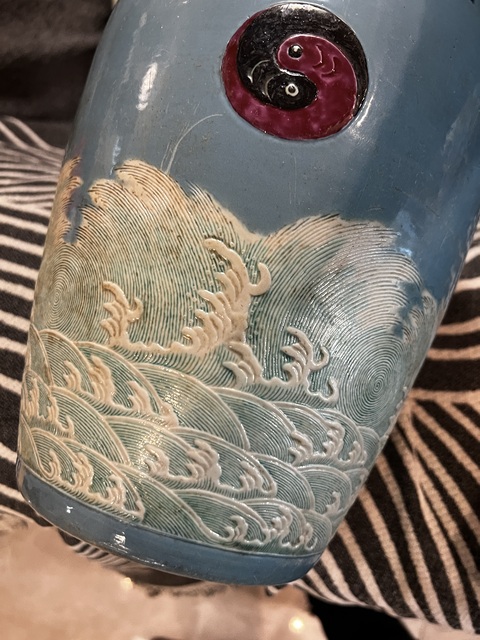 古玩陶瓷清晚期天藍釉太極八卦紋瓶真品鑒賞圖