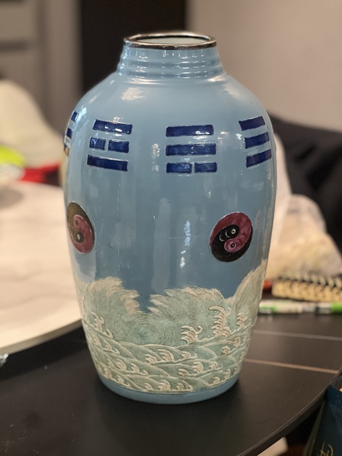 古玩陶瓷清晚期天藍釉太極八卦紋瓶真品鑒賞圖