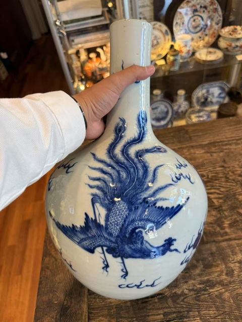 古玩陶瓷清晚期龍鳳呈祥天球瓶真品鑒賞圖