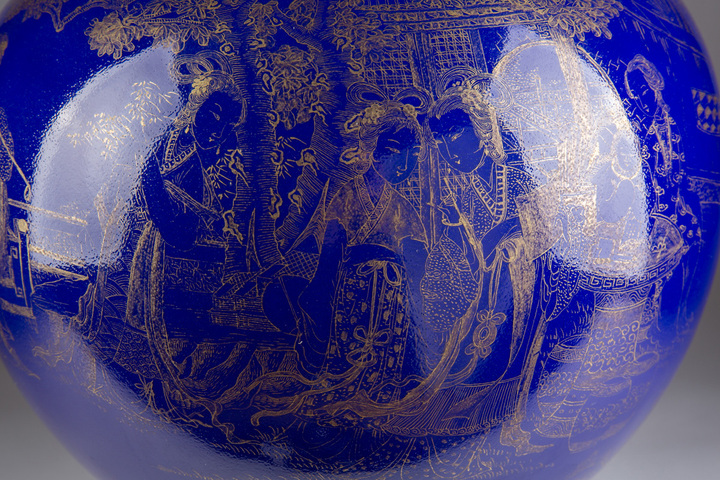 古玩陶瓷藍(lán)釉描金天球瓶真品鑒賞圖