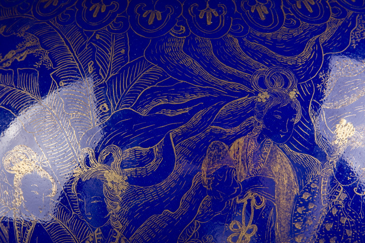 古玩陶瓷藍(lán)釉描金天球瓶真品鑒賞圖