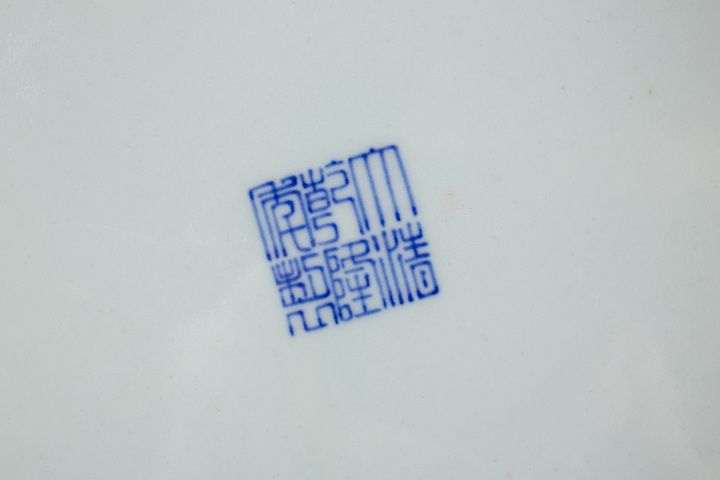 古玩陶瓷藍(lán)釉描金天球瓶真品鑒賞圖