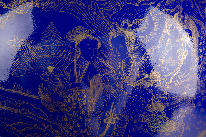 古玩陶瓷藍(lán)釉描金天球瓶真品鑒賞圖