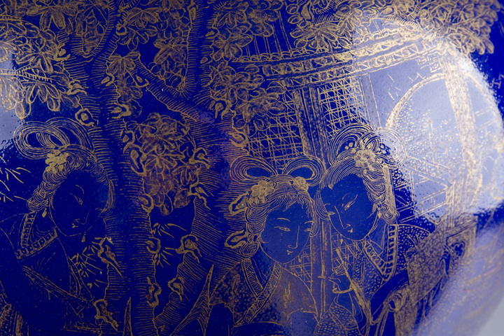 古玩陶瓷藍(lán)釉描金天球瓶真品鑒賞圖