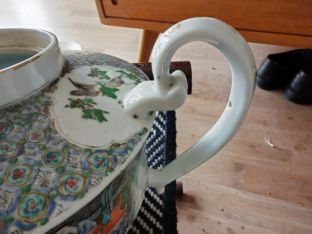 古玩陶瓷清咸豐廣彩人物故事圖花鳥紋茶壺真品鑒賞圖