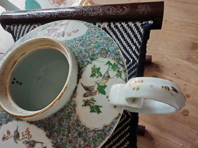 古玩陶瓷清咸豐廣彩人物故事圖花鳥紋茶壺真品鑒賞圖