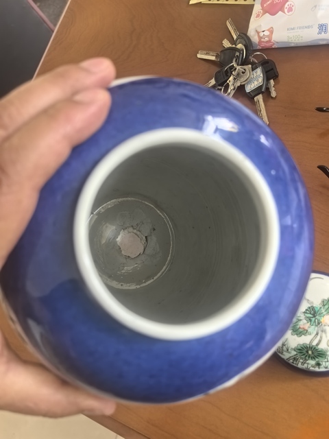 古玩陶瓷灑藍開光五彩花鳥紋蓋罐真品鑒賞圖