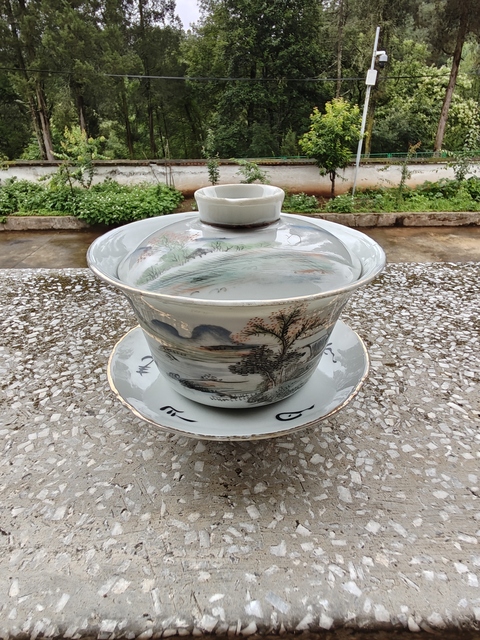 古玩陶瓷淺絳彩山水人物蓋碗真品鑒賞圖
