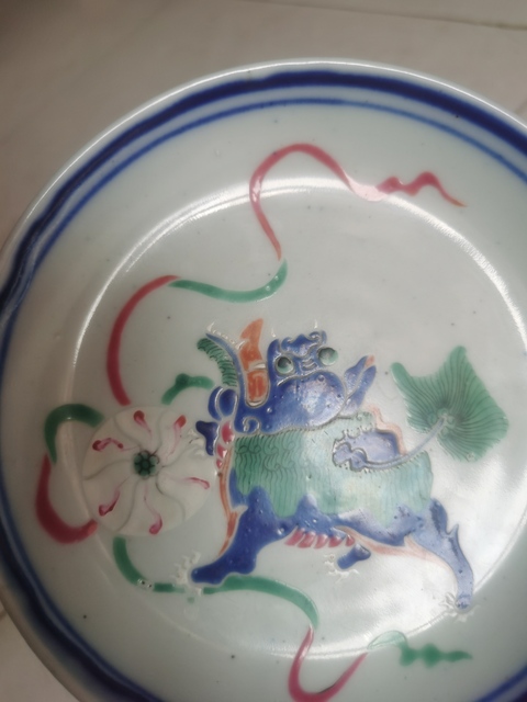 古玩陶瓷飄帶繡球獅子紋盤真品鑒賞圖
