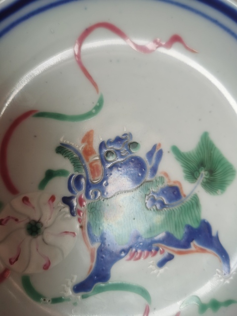 古玩陶瓷飄帶繡球獅子紋盤真品鑒賞圖