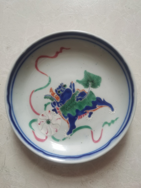 古玩陶瓷飄帶繡球獅子紋盤真品鑒賞圖