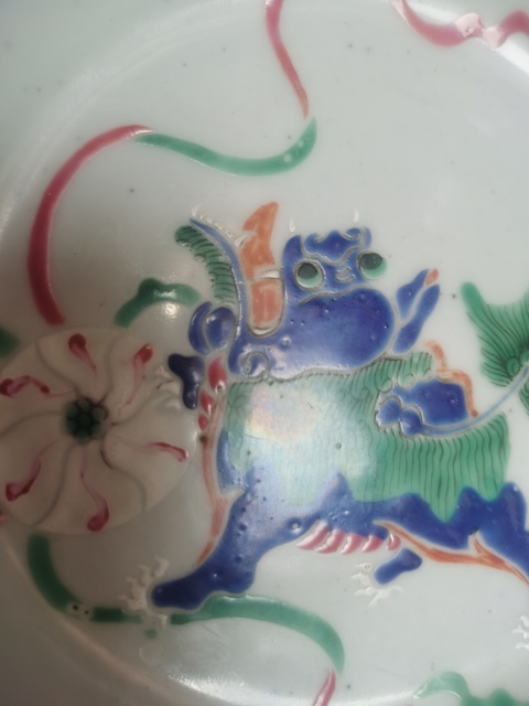 古玩陶瓷飄帶繡球獅子紋盤真品鑒賞圖