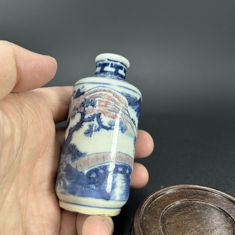 古玩陶瓷青花釉里紅人物故事紋鼻煙壺真品鑒賞圖