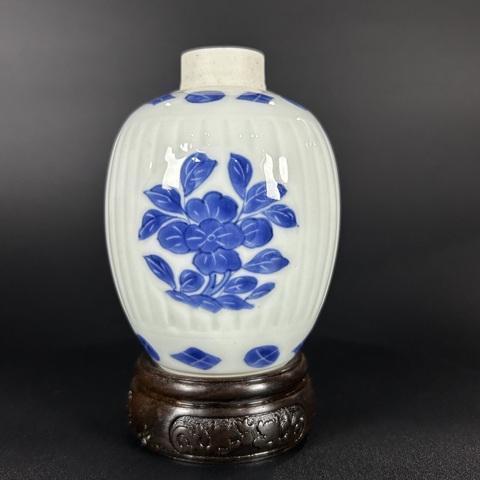 古玩陶瓷青花花卉紋罐真品鑒賞圖