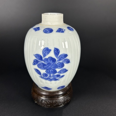 古玩陶瓷青花花卉紋罐真品鑒賞圖