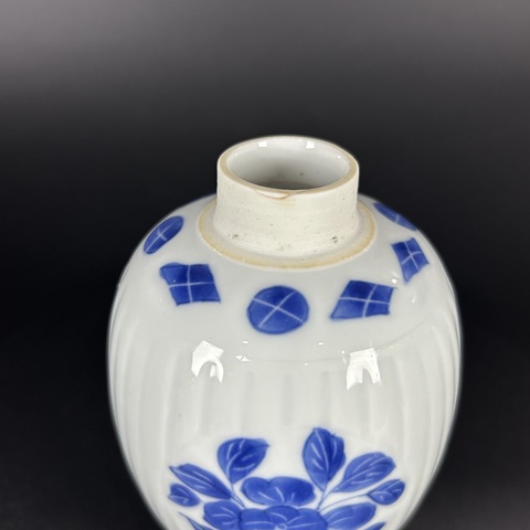 古玩陶瓷青花花卉紋罐真品鑒賞圖