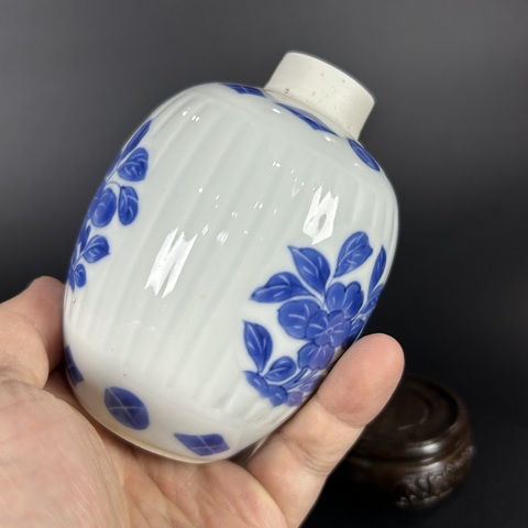 古玩陶瓷青花花卉紋罐真品鑒賞圖