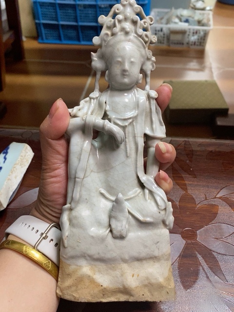 古玩陶瓷青白釉觀音菩薩造像真品鑒賞圖